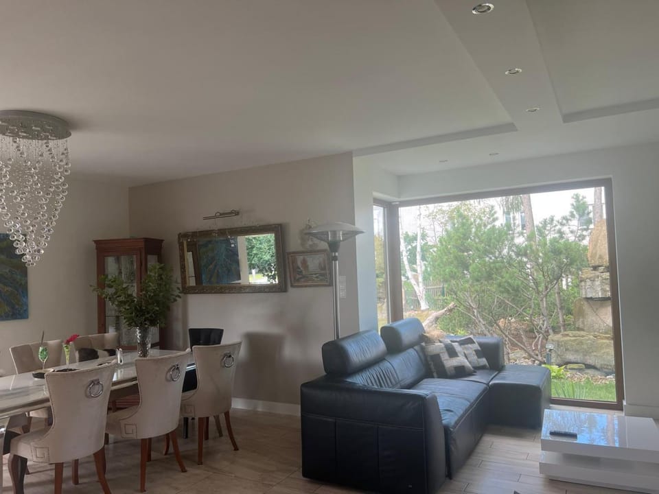 Communal lounge/ TV room, Living room, Seating area, Evening entertainment