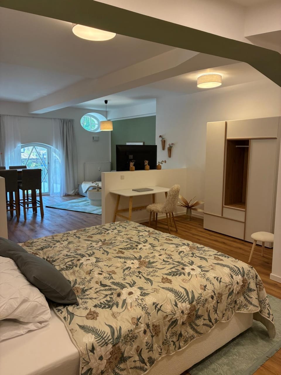 Living room, Photo of the whole room, Seating area, Bedroom