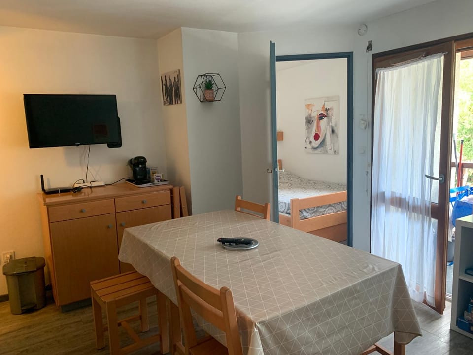 TV and multimedia, Dining area