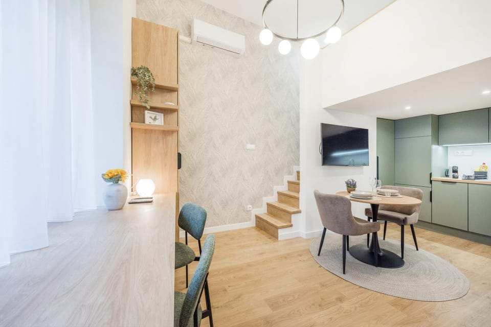 TV and multimedia, Kitchen or kitchenette, Seating area, Dining area, air conditioner