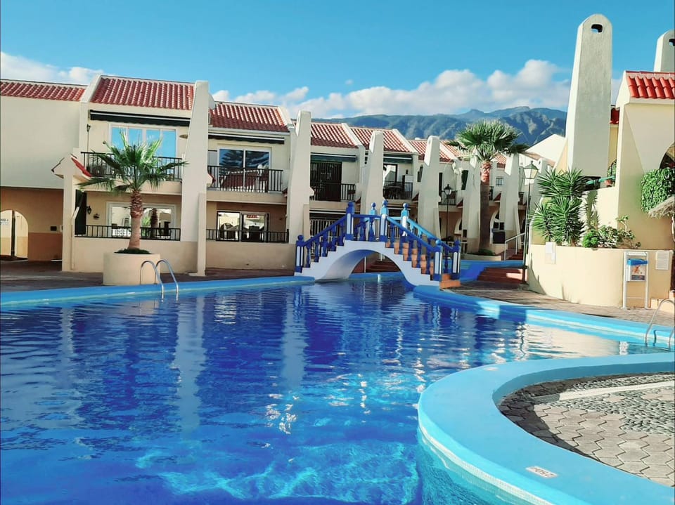 Mountain view, Swimming pool, Swimming pool, sunbed
