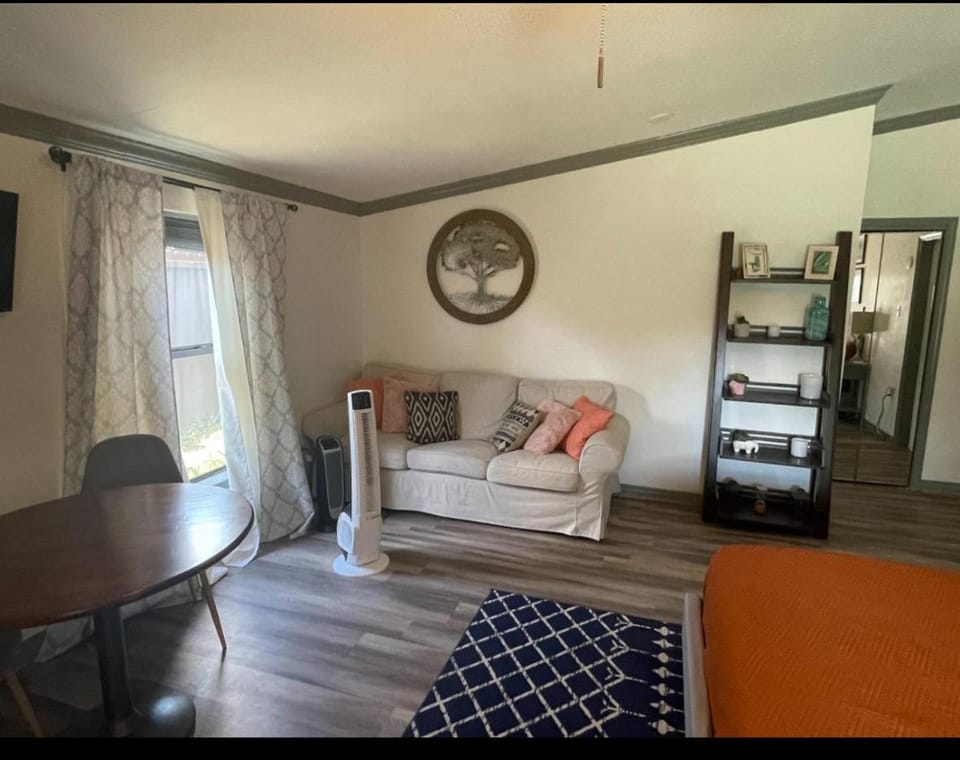 TV and multimedia, Seating area, wardrobe