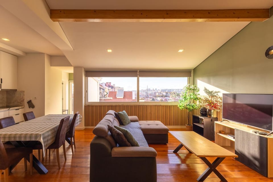 TV and multimedia, Living room, Seating area, Dining area