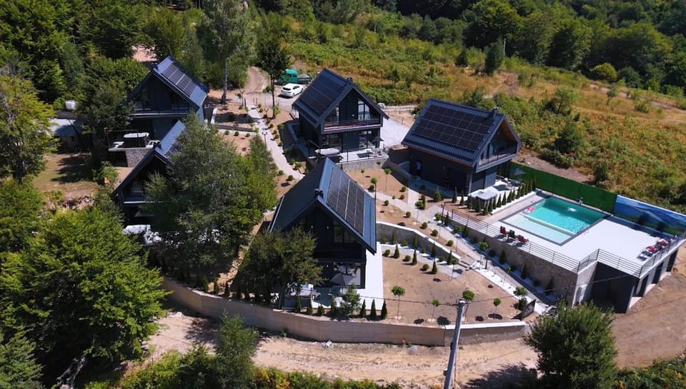 Property building, Day, Neighbourhood, Natural landscape, Bird's eye view, Pool view, Street view, Swimming pool