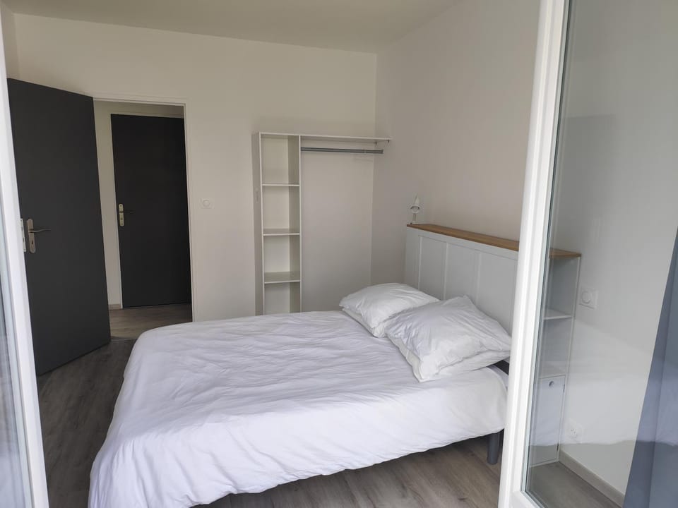 Bed, Photo of the whole room, Bedroom, wardrobe