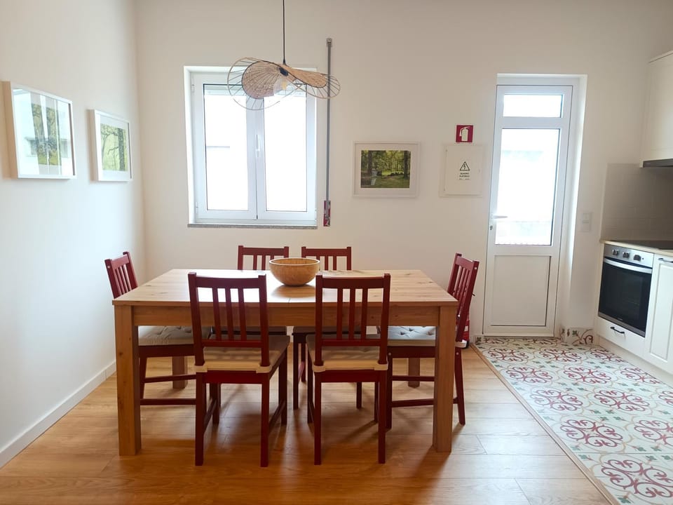 Kitchen or kitchenette, Dining area, oven, stove