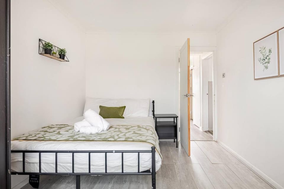 Stylish 2-Bedroom Apartment! Long-Term Stay! Apartment in London