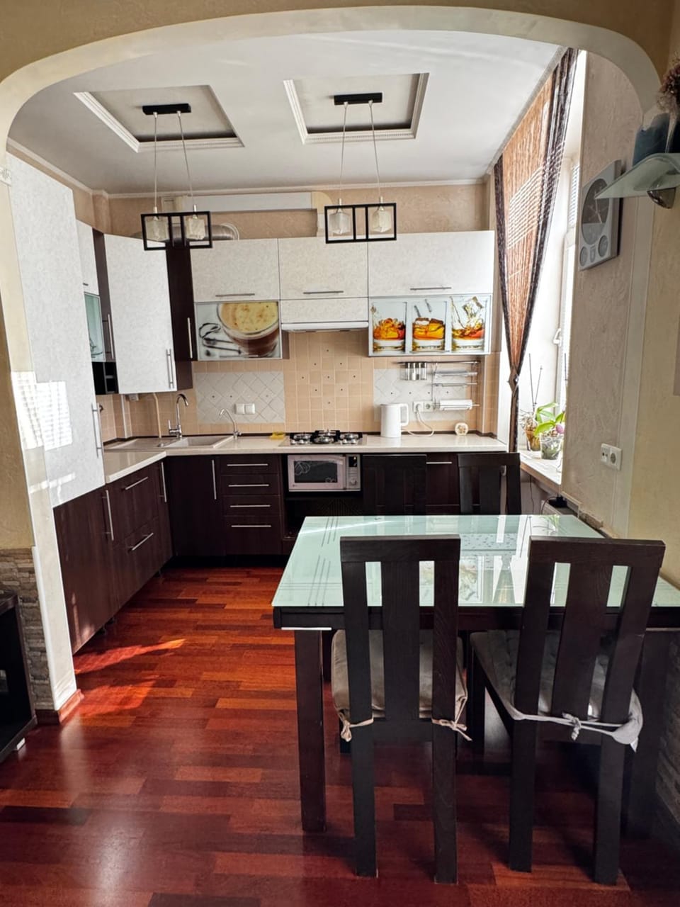 Kitchen or kitchenette, Dining area, stove