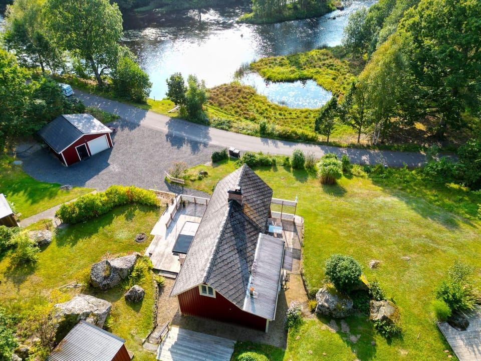 Property building, Day, Natural landscape, Bird's eye view, Garden, Garden view, River view