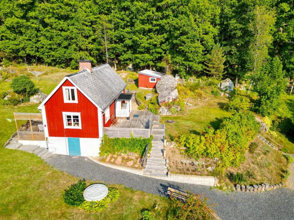 Property building, Natural landscape, Garden, Garden view