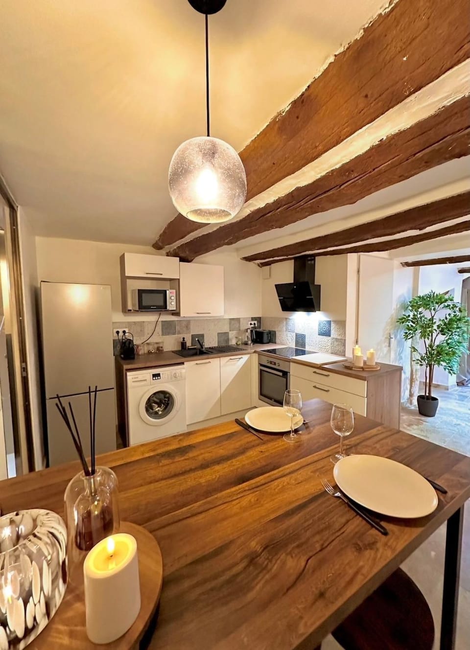 Kitchen or kitchenette, Dining area, dishwasher, toaster