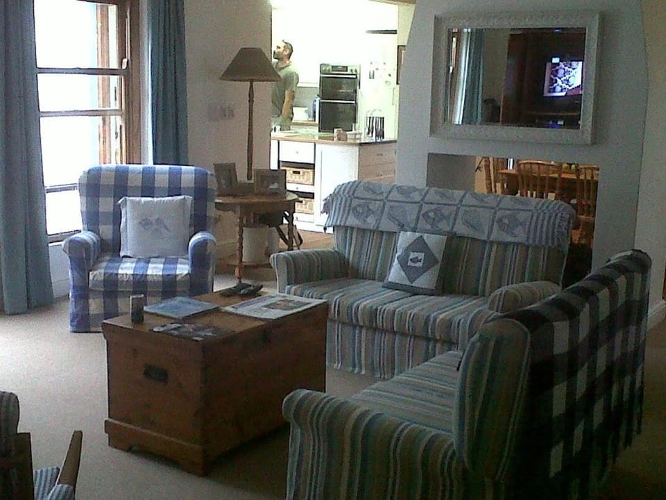 Communal lounge/ TV room, Living room, Seating area