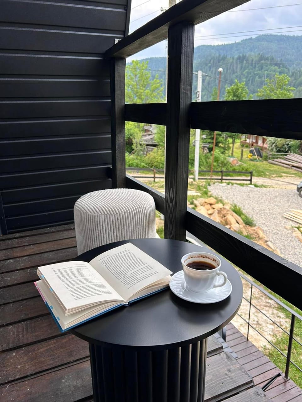 Patio, Mountain view