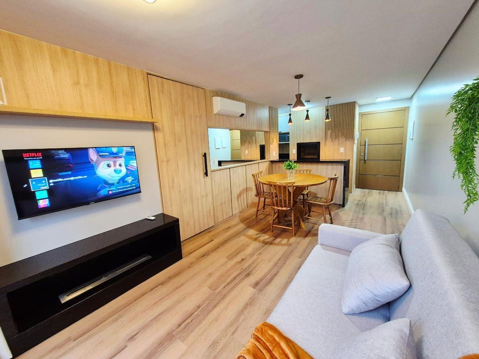 Communal lounge/ TV room, TV and multimedia, Living room, Seating area, Dining area, Evening entertainment