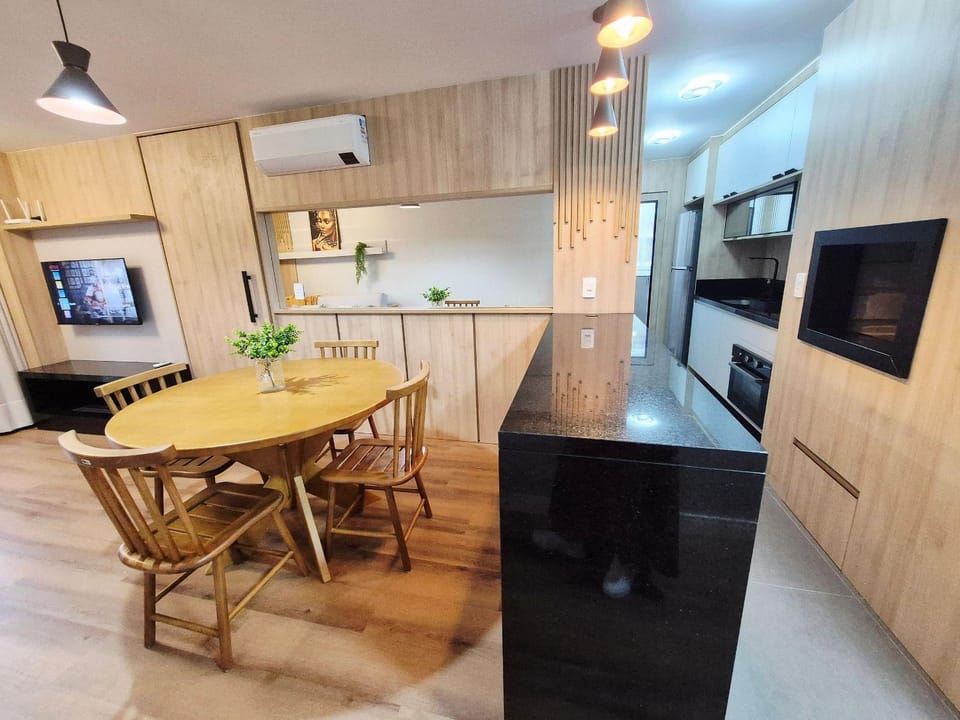 TV and multimedia, Kitchen or kitchenette, Dining area, oven, stove, toaster