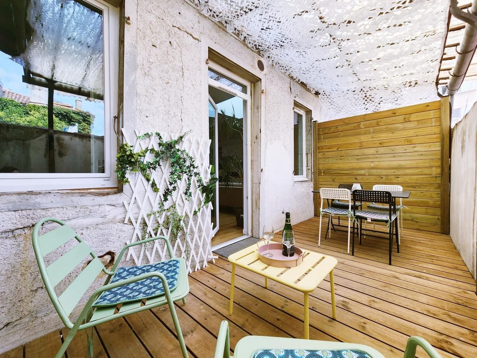 Property building, Patio, Balcony/Terrace