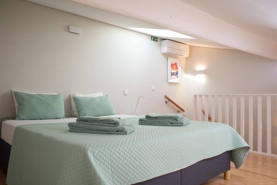 Bed, Bedroom, air conditioner, air conditioner