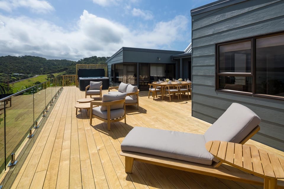 Seaviews and a stroll to Whanagaumu bay House in Northland