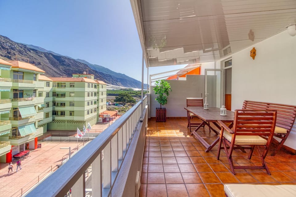 Day, Natural landscape, View (from property/room), Balcony/Terrace, Dining area, Mountain view
