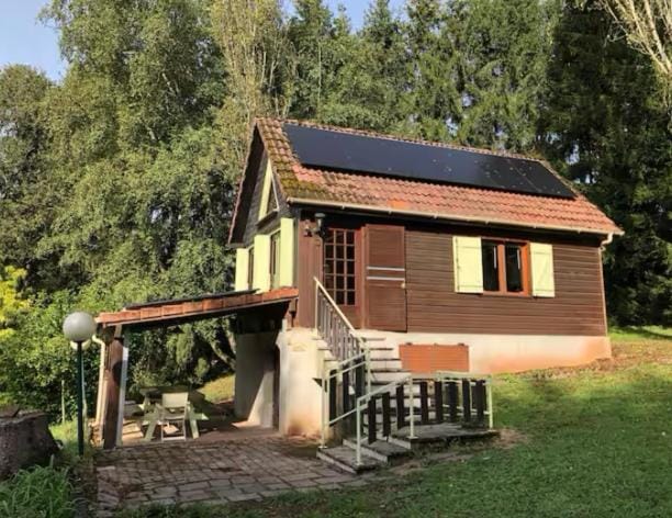 Chalet autonome avec étang pleine nature Chalet in Bourgogne-Franche-Comté