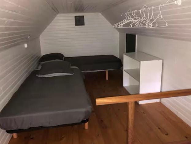 Chalet autonome avec étang pleine nature Chalet in Bourgogne-Franche-Comté