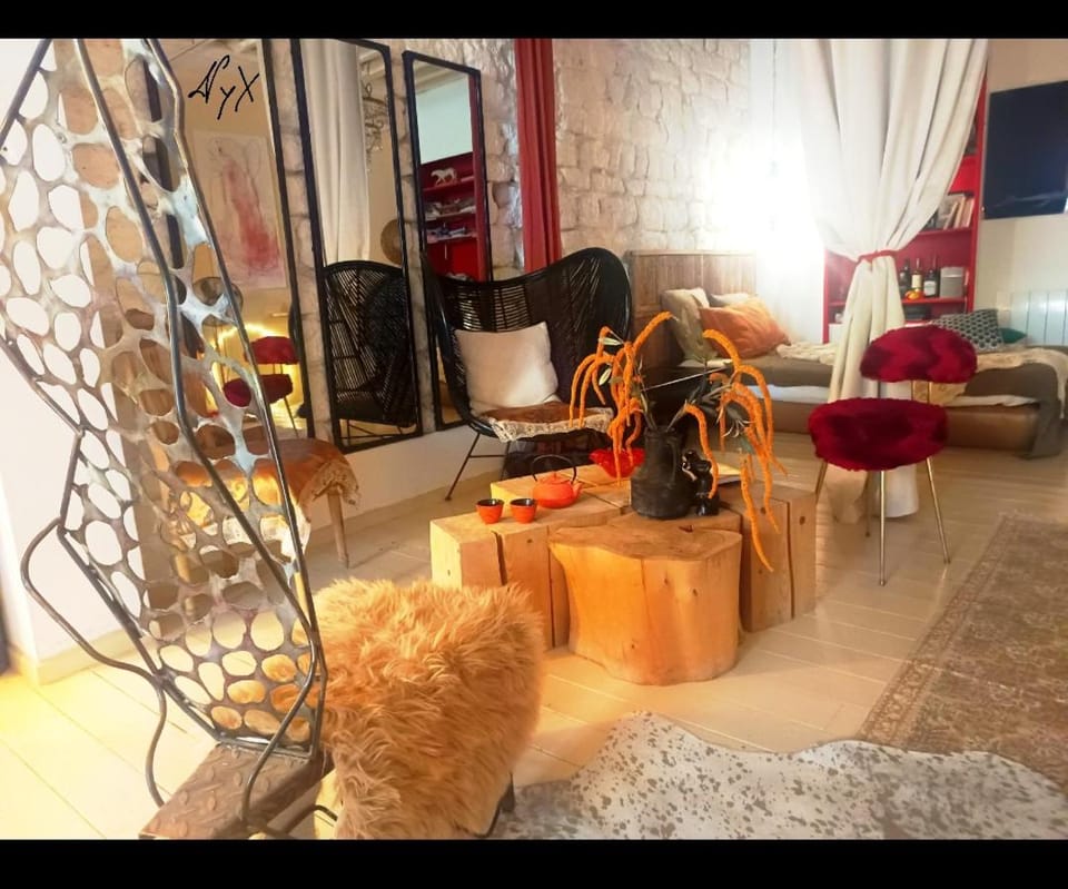 Unique 150m2 Artist Residence Bed and Breakfast in Paris