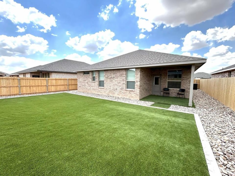 Serenity House Villa in Midland