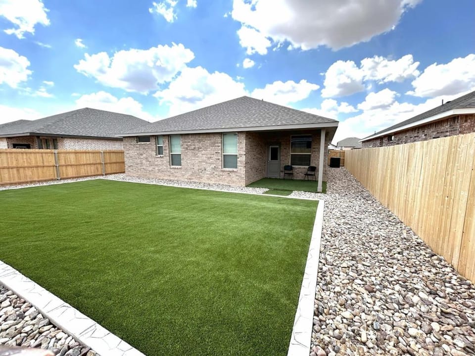 Serenity House Villa in Midland
