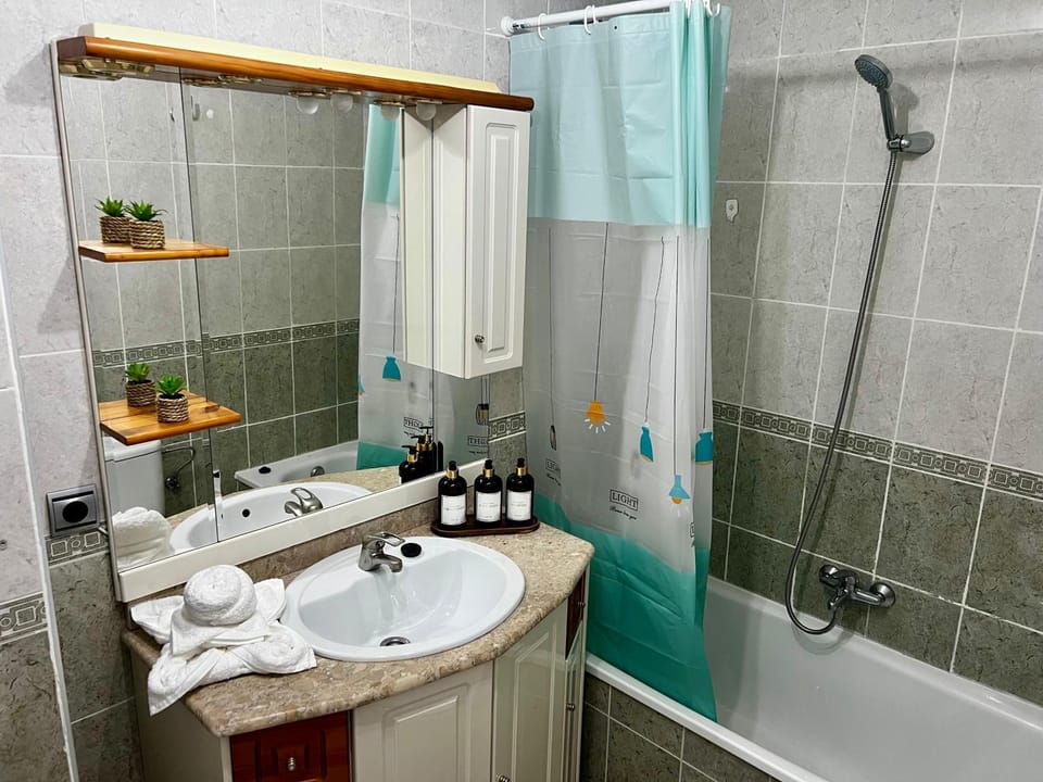 Bathroom, Bath, towels