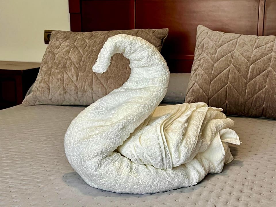 Bed, Photo of the whole room, Bedroom, towels