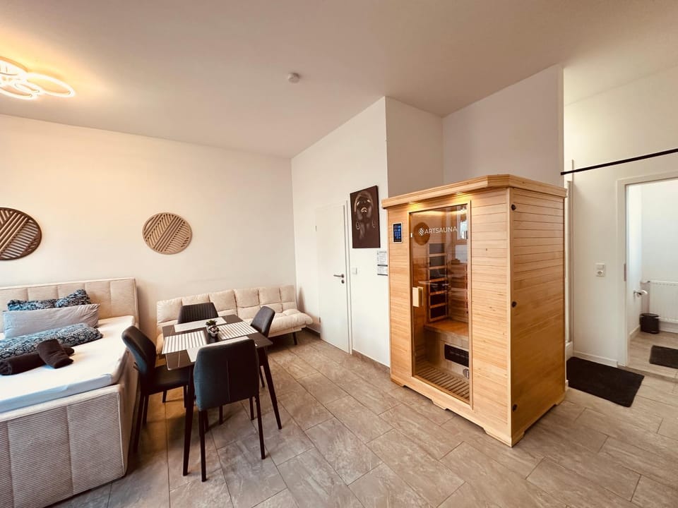 Bed, Sauna, Sauna, TV and multimedia, Photo of the whole room, Seating area, cot