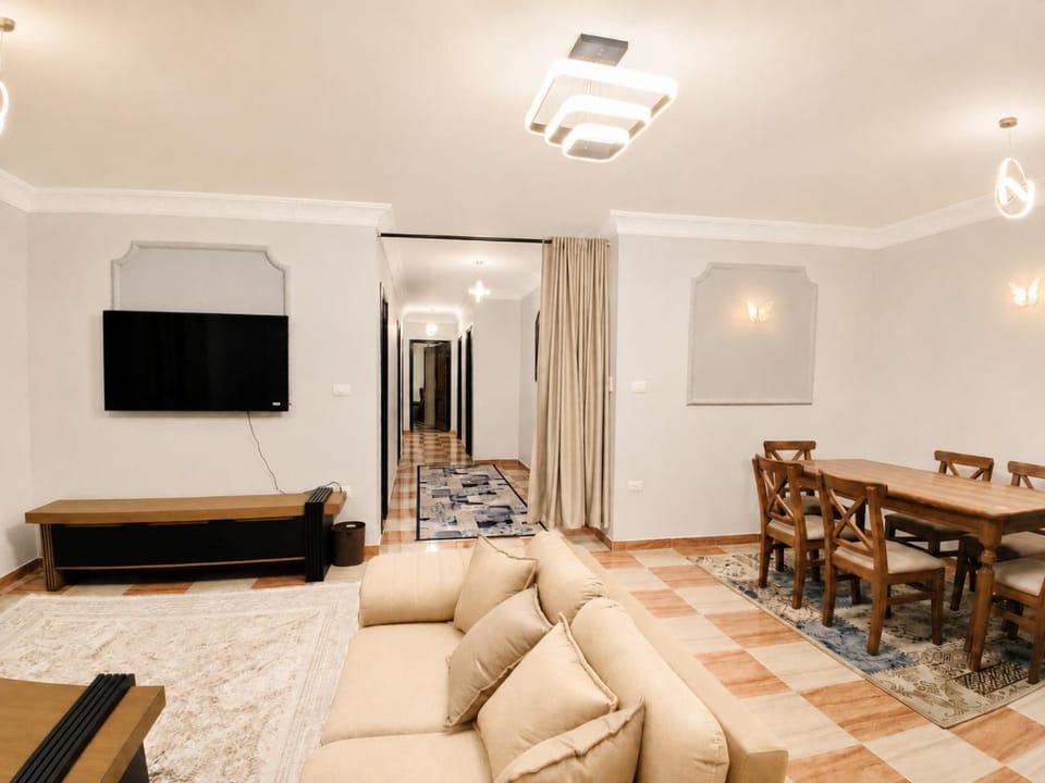 TV and multimedia, Seating area, Dining area