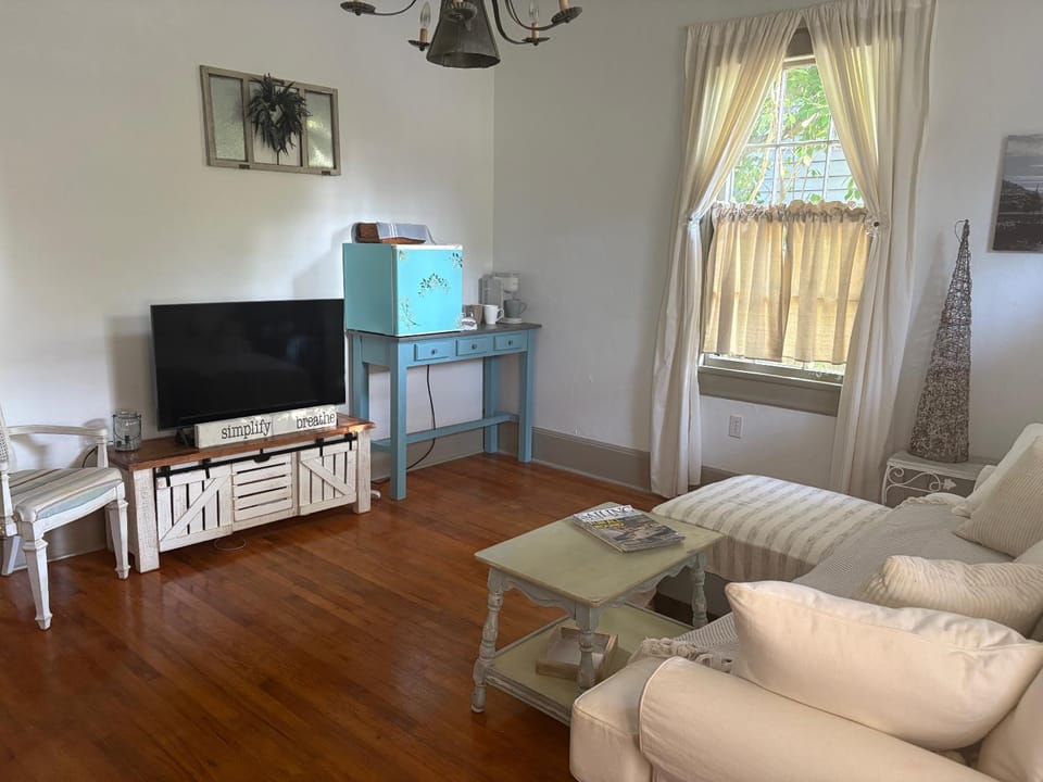 Living room, Seating area, fireplace