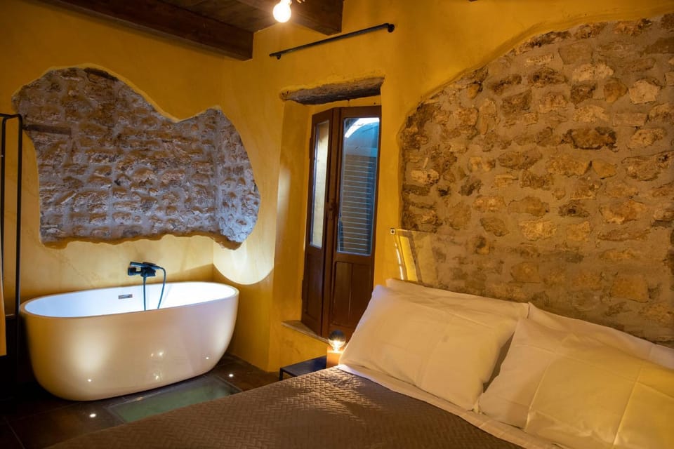 Bed, Photo of the whole room, Bedroom, Bath