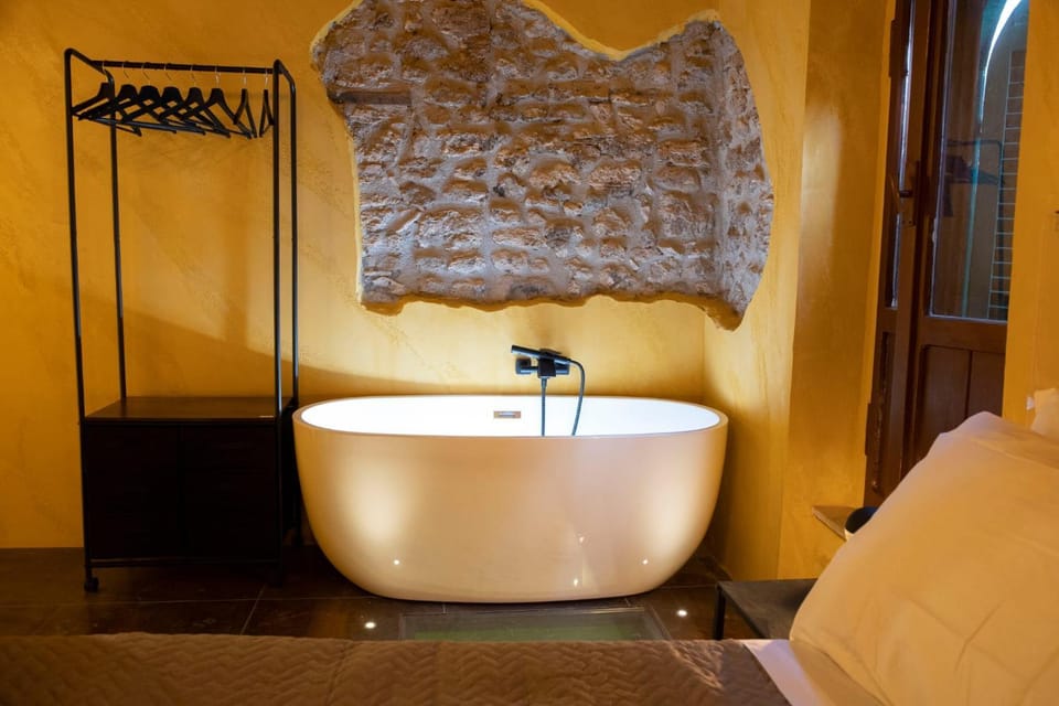 Bed, Bathroom, Photo of the whole room, Bedroom, Bath