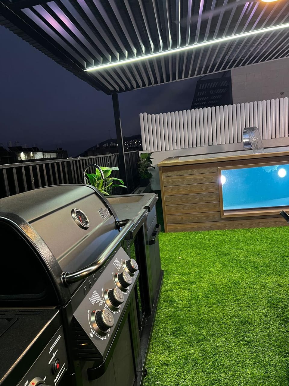 Night, BBQ facilities, Swimming pool