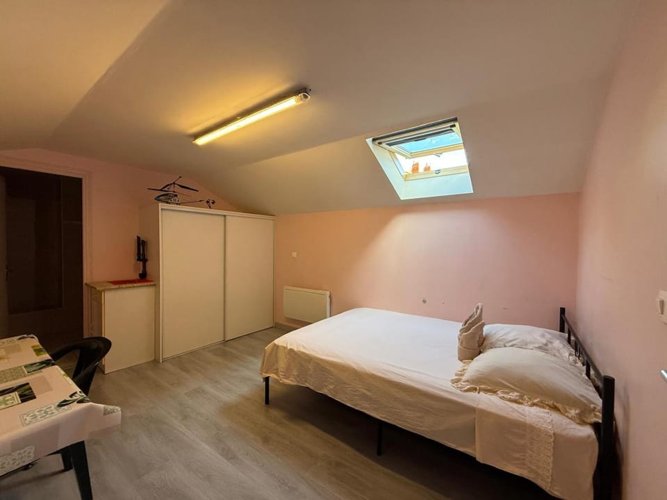 Face à la gare - Chambre 8 Bed and Breakfast in Auvergne-Rhône-Alpes