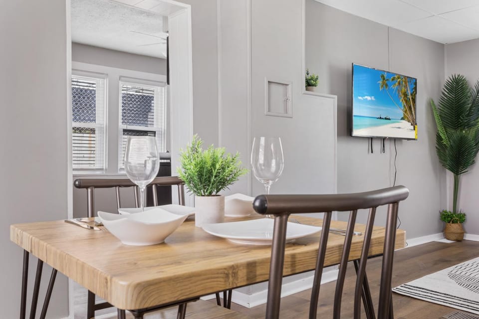 TV and multimedia, Dining area