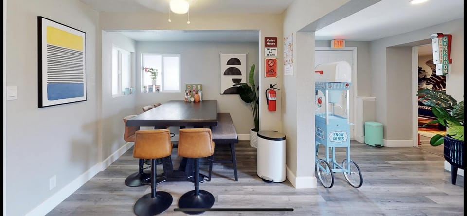 4 Bedroom Vintage Cool House House in Henderson