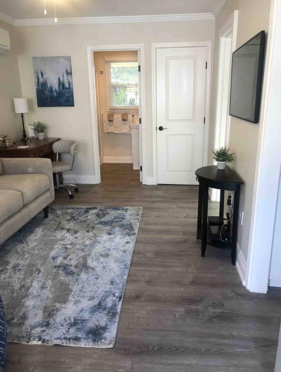 Scenic Cottage Apartment in Martinez