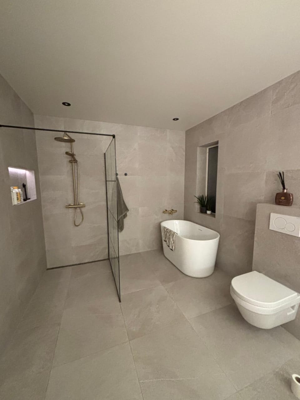 Shower, Toilet, Bathroom, Bath