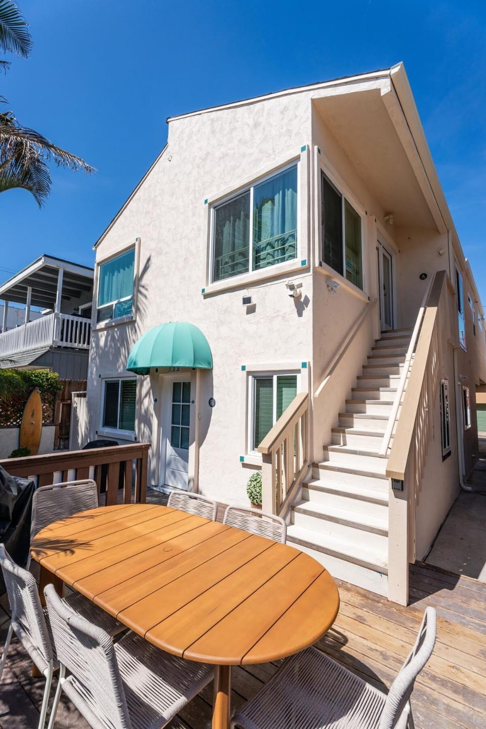 Property building, Balcony/Terrace, Dining area