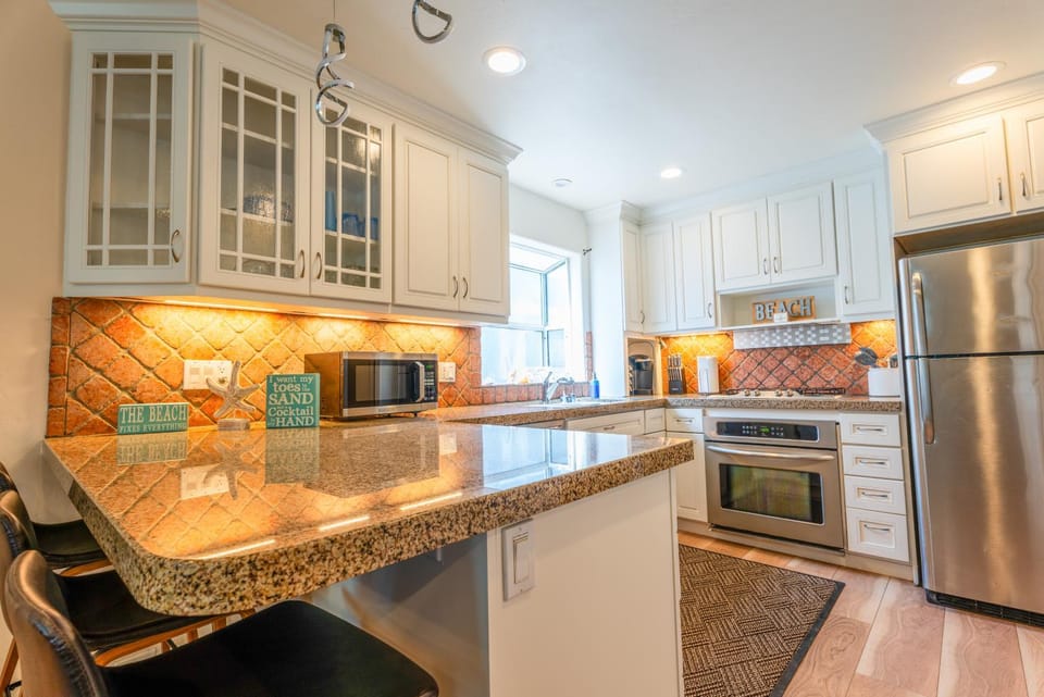 Kitchen or kitchenette, dishwasher, oven, pet friendly, stove, toaster