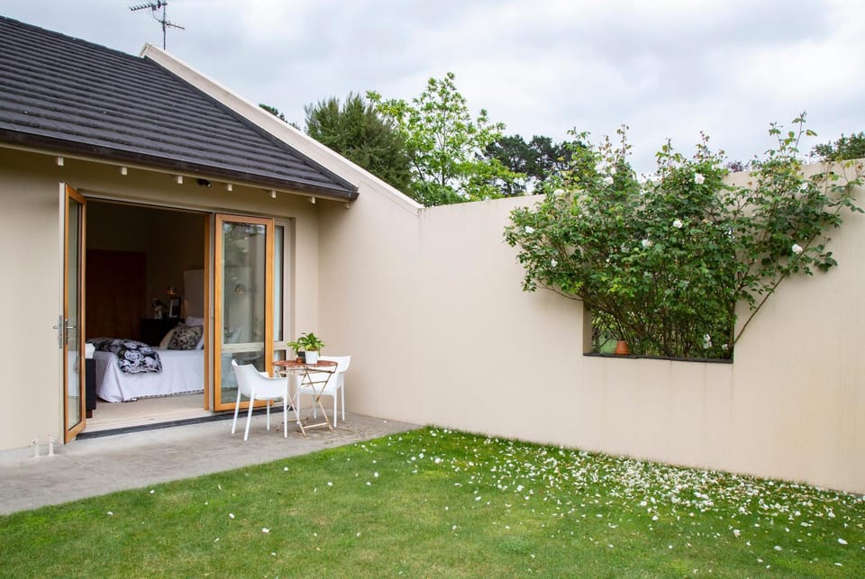Nga Pari Vineyard Bed and Breakfast in Wellington Region