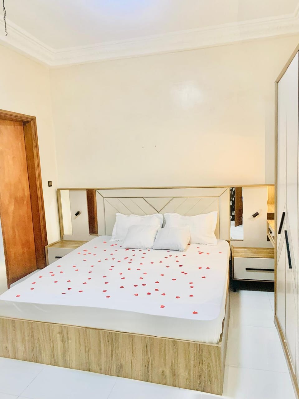 Bed, Photo of the whole room, Bedroom, wardrobe