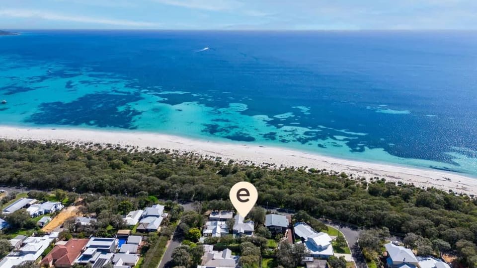 Sand Castle - Beach Bliss, Expansive Alfresco Living House in Dunsborough