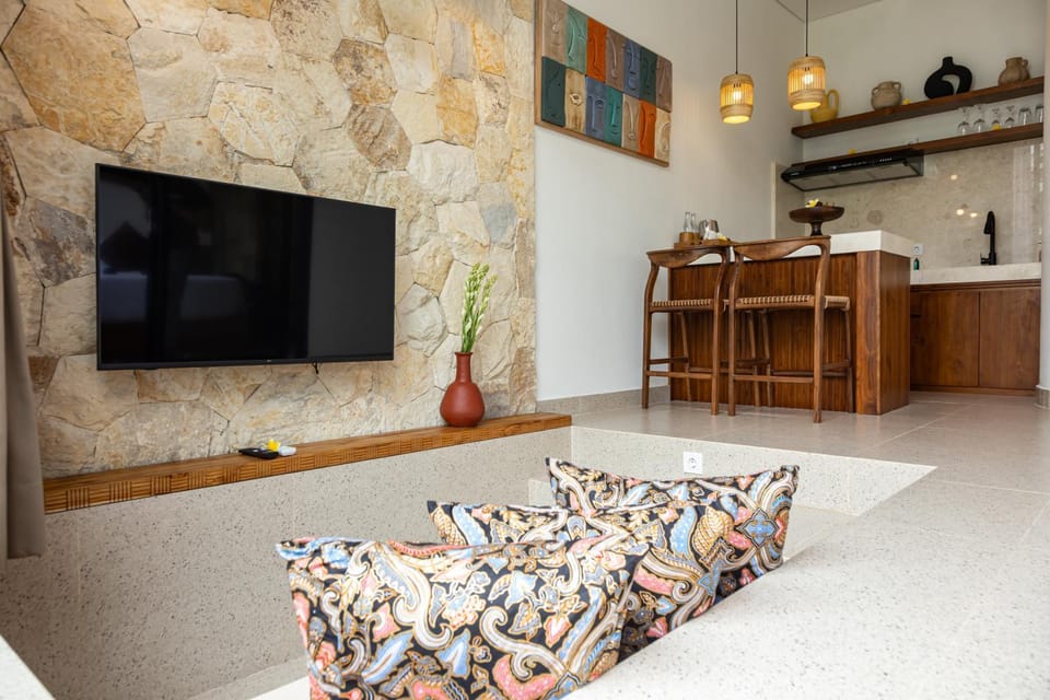 TV and multimedia, Kitchen or kitchenette, Seating area