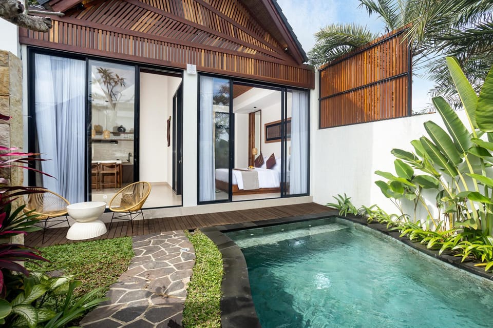 Property building, Garden, Swimming pool, Swimming pool