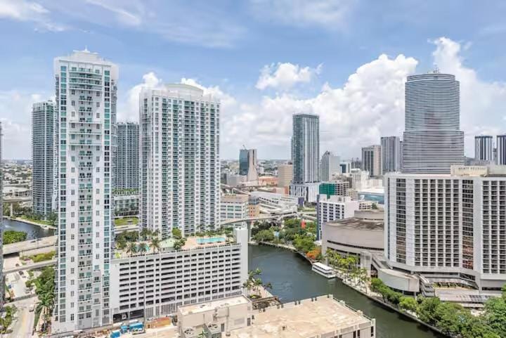 Beautiful Icon Brickell Double height ceiling Apartment in Brickell