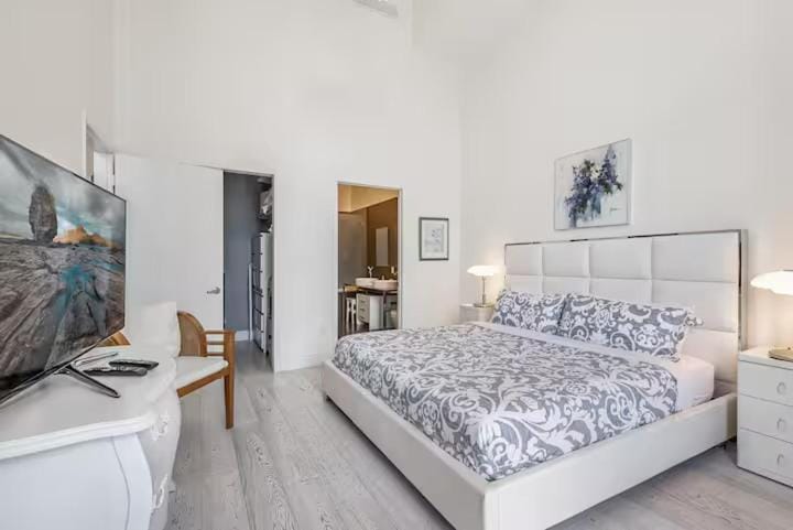 Beautiful Icon Brickell Double height ceiling Apartment in Brickell